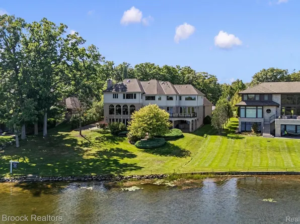 1832 Long Lake Shore Dr, Bloomfield Hills, MI 48302