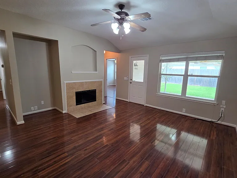 4702 Pin Oak Creek Ln — Photo 12