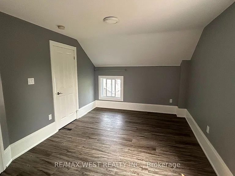 16 Albert St N #2 — Photo 7
