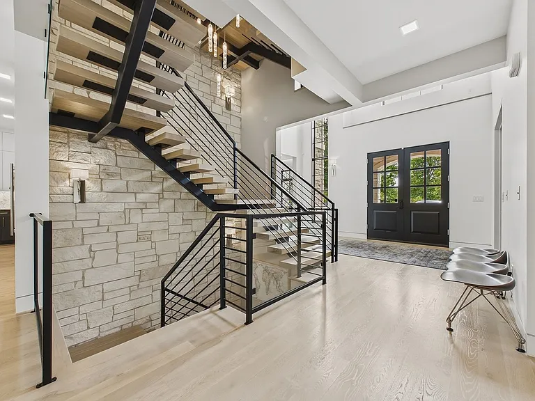 155 N Southmoor Dr — Photo 48