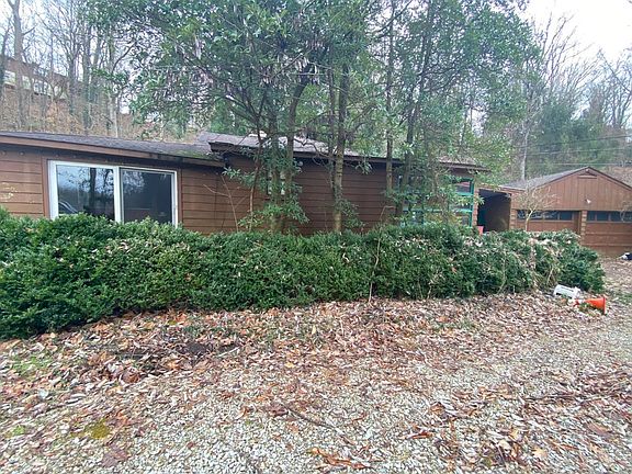 3rd image of 950 Gordon Dr