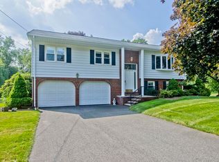 10 Old Carriage Dr, Wilbraham, MA 01095