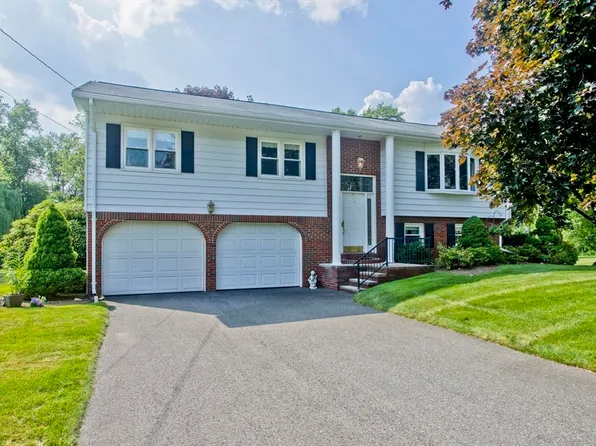10 Old Carriage Dr, Wilbraham, MA 01095