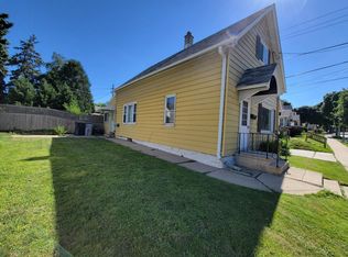 925 E Lincoln Ave, Milwaukee, WI 53207