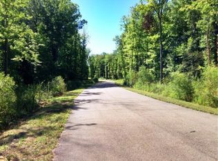 8 Hawthorne Ln, Lakeside, MI 49116