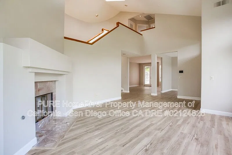 3 bed, 2.5 bath, 2486 sqft, $7,395 — Photo 3