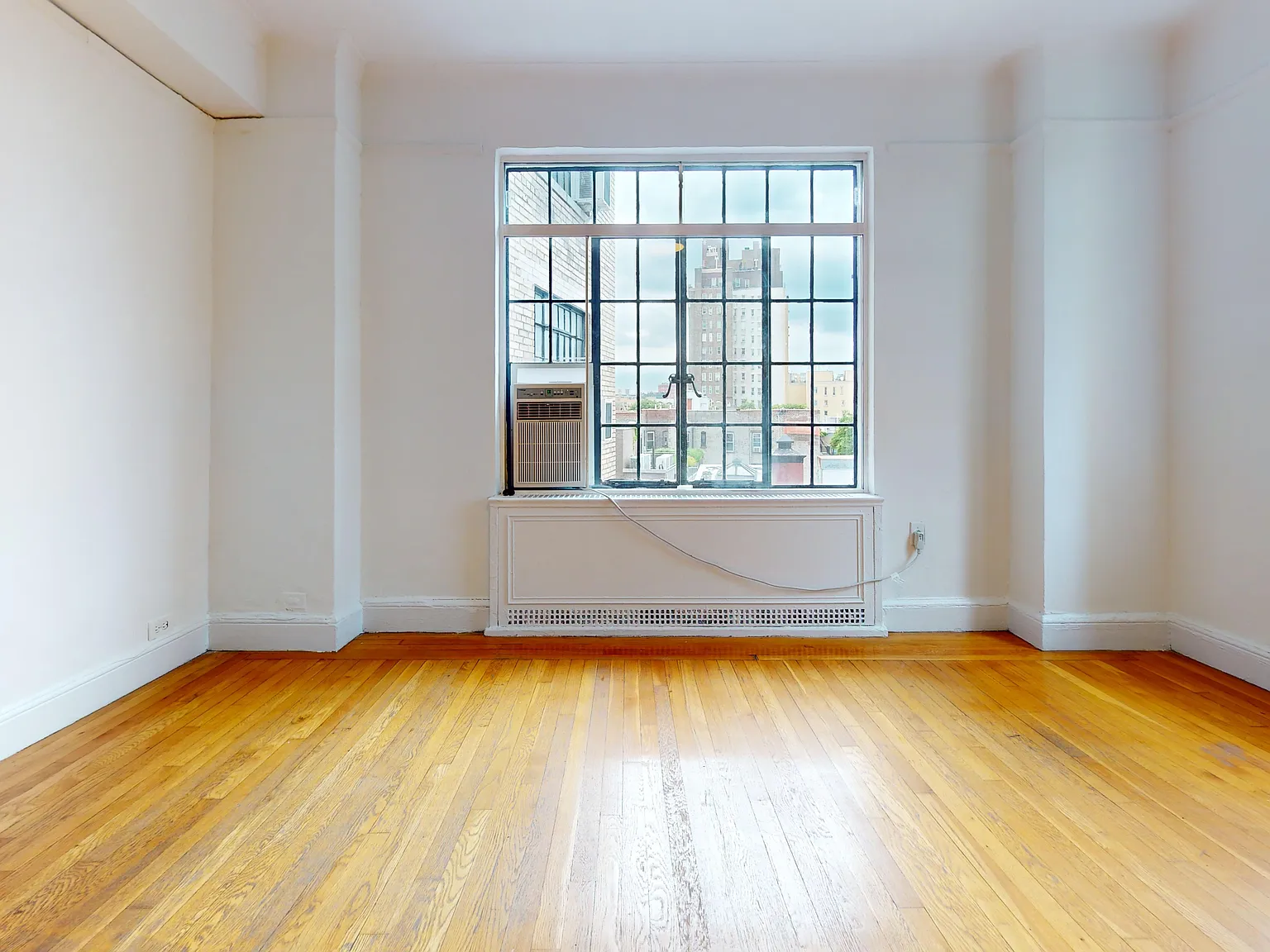 1 Christopher Street — Photo 4