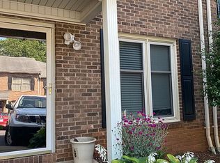 2433 1st St NW APT 18, Hickory, NC 28601