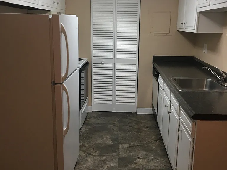 Trenton Place Apartments — Photo 54