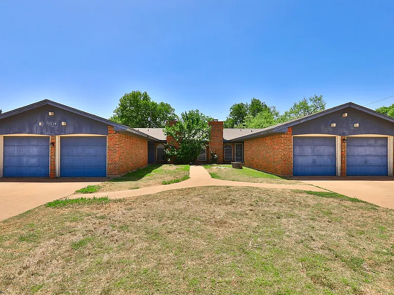 1117 Ruswood Dr — Photo 3