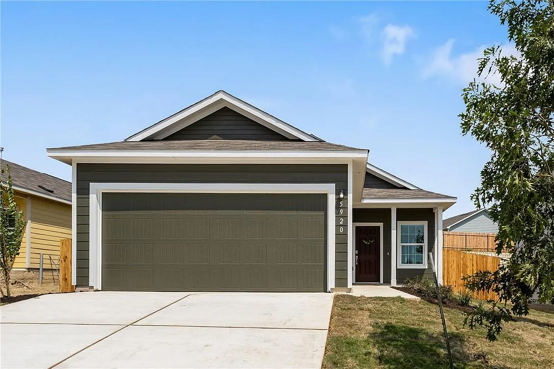 3 bed, 2.0 bath, 1276 sqft, $2,100 — Photo 1