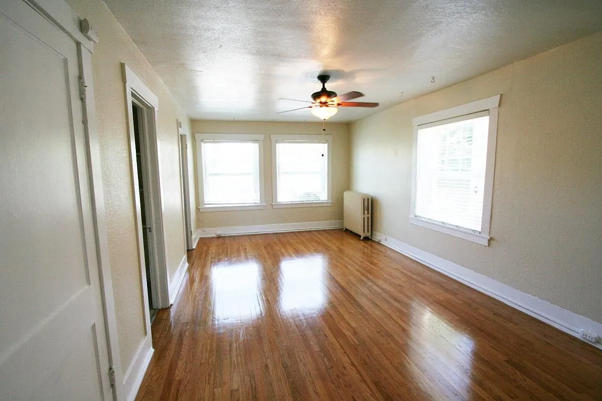Studio, 425 sqft, $1,095 — Photo 2