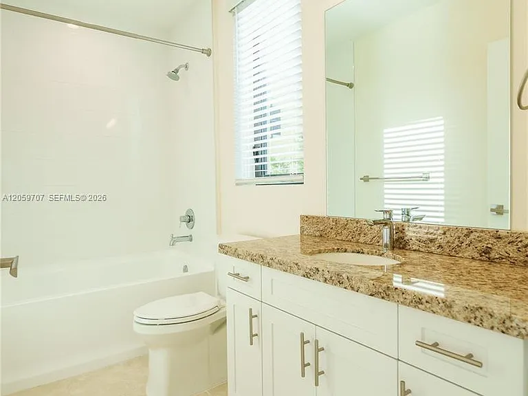 1091 Galiano St #102 — Photo 18