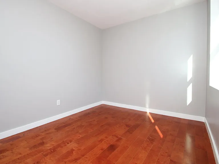 882 N Fallon St — Photo 7