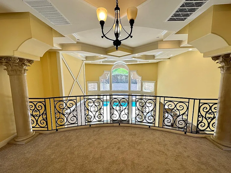 734 Bridle Ridge Ct — Photo 10