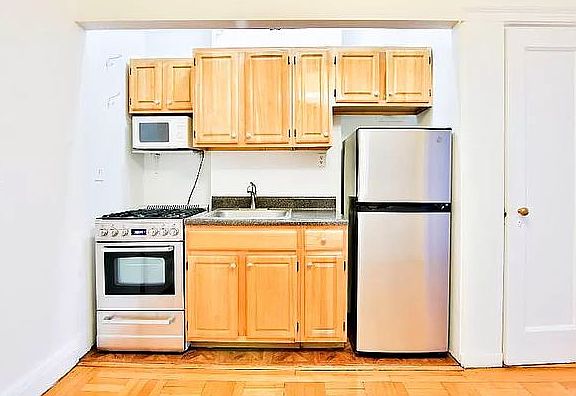 3rd image of 284 5th Ave #6D