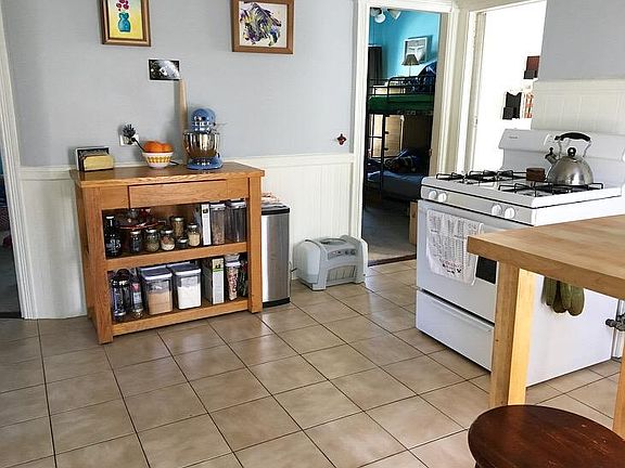 BIG KITCHEN NEW STOVE