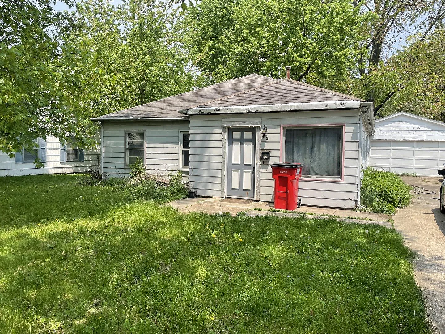 412 Fairview Dr photo 1