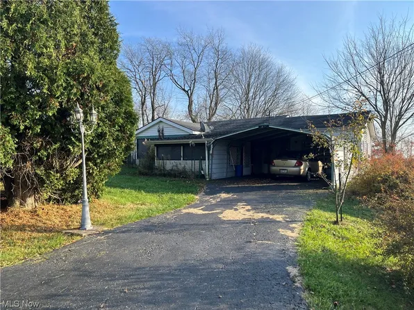 48109 Homestead Dr, East Liverpool, OH 43920