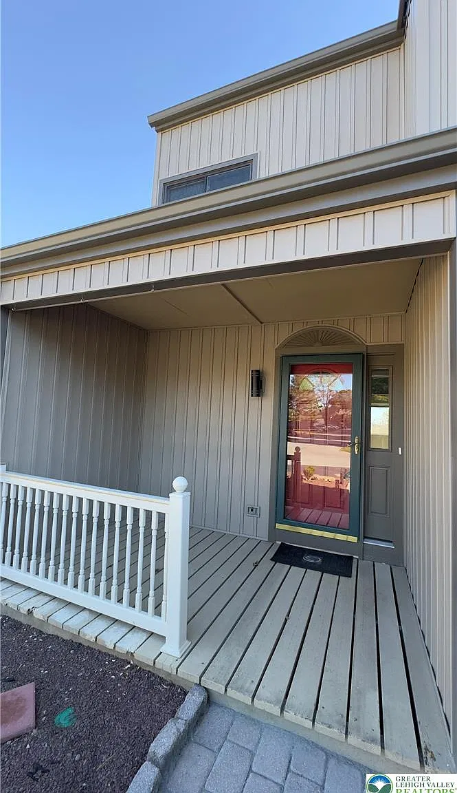 3 bed, 4.0 bath, 1860 sqft, $2,490 — Photo 3