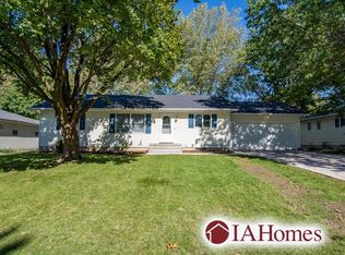 209 1st St, Alburnett, IA 52202