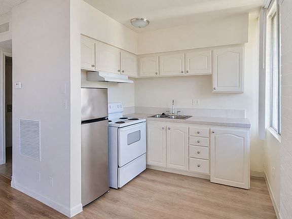 3rd image of 503 S La Fayette Park Pl #504