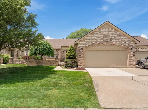 43577 River Bend Dr N, Clinton Township, MI 48038