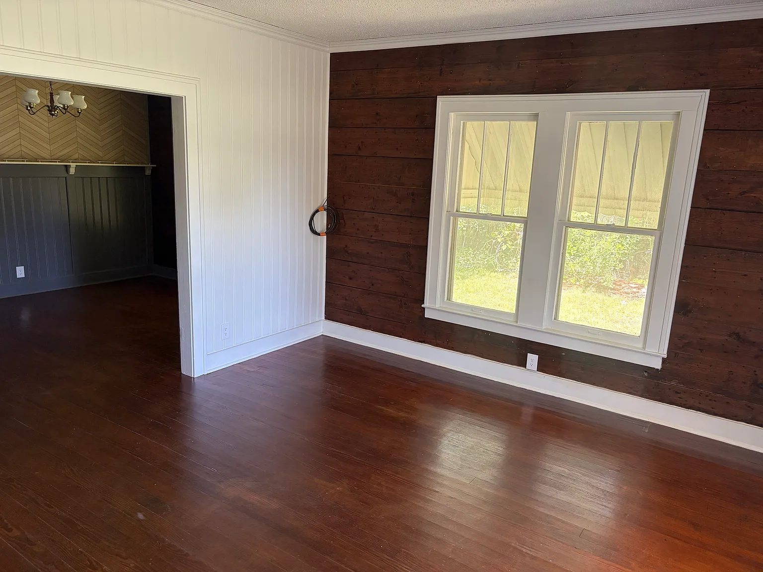 4 bed, 2400 sqft, $2,100 — Photo 3