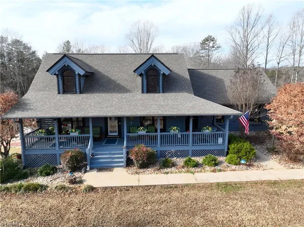 654 Towe Rd, Pilot Mtn, NC 27041