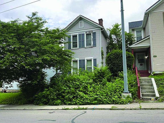 2nd image of 819 Wyoming St