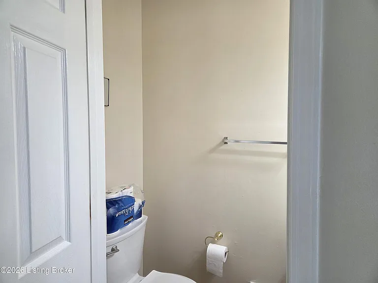 4204 Holly Tree Dr — Photo 14