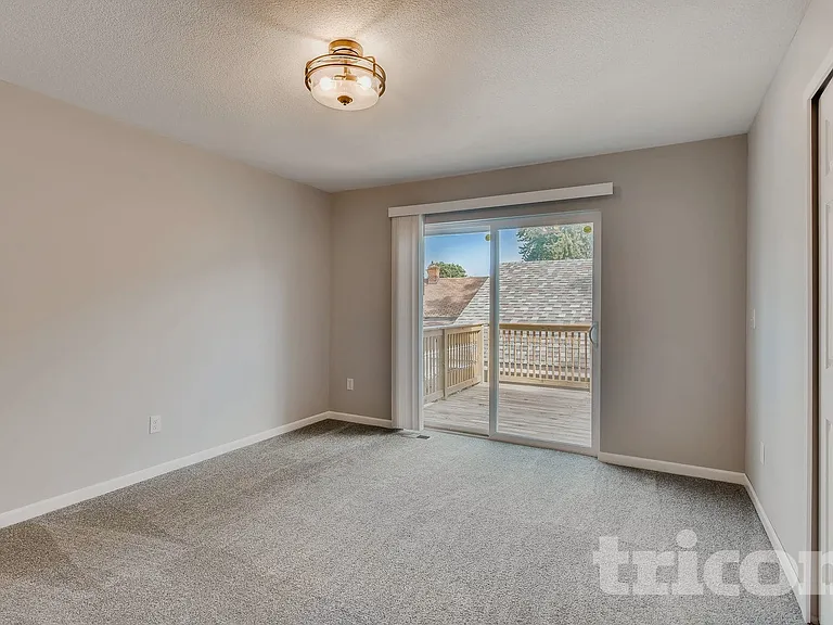457 Lawson Ave W — Photo 8