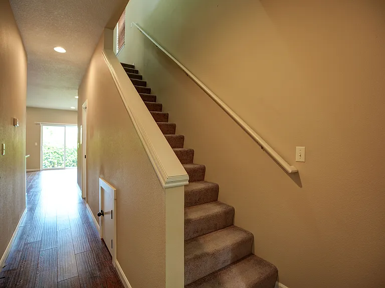 432 NE 136th Ave — Photo 4