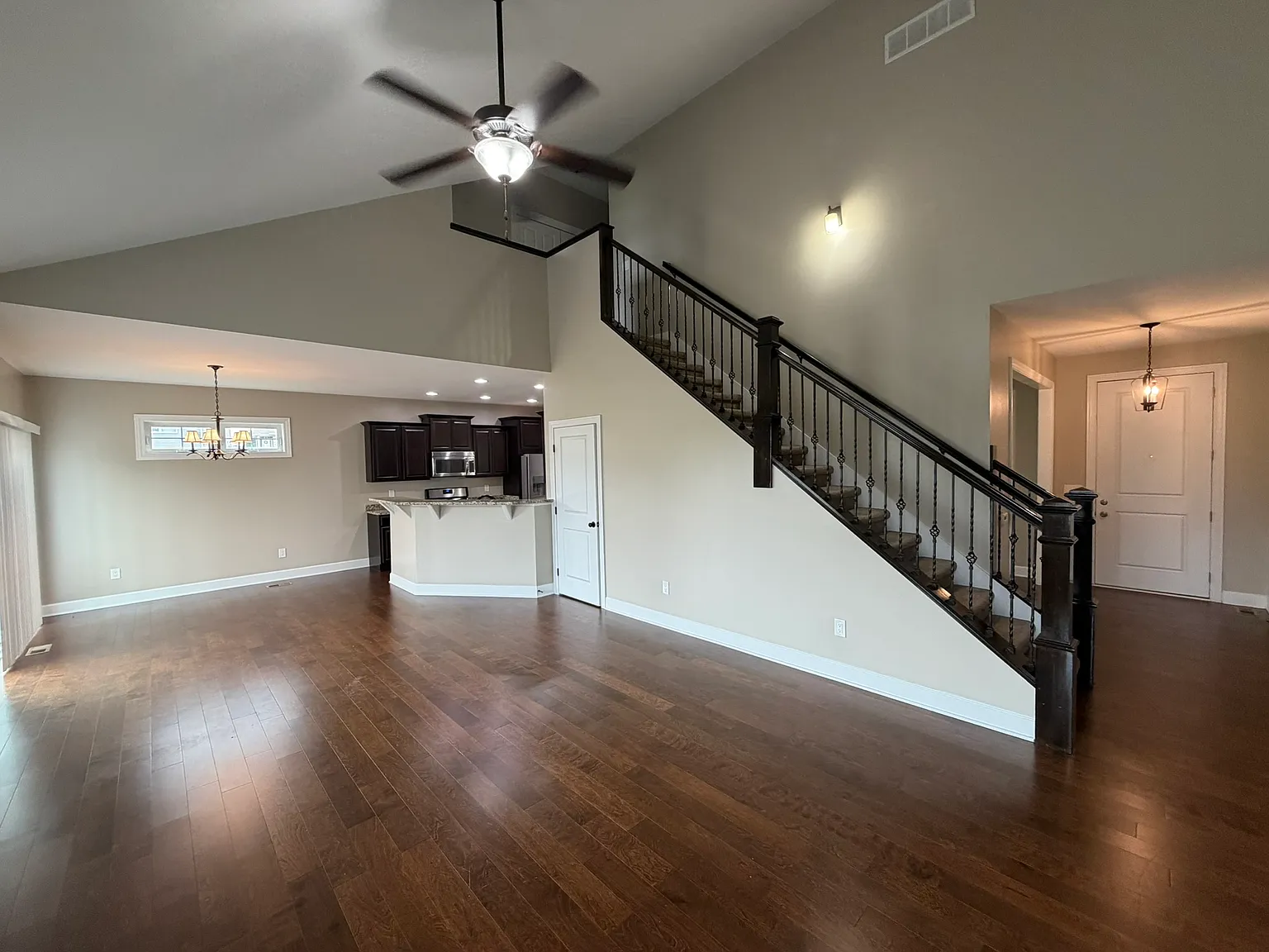 4 bed, 2.5 bath, 2456 sqft, $3,250 — Photo 3