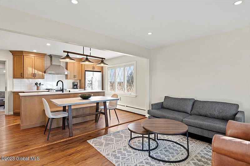 5th image of 76 Fonda Road