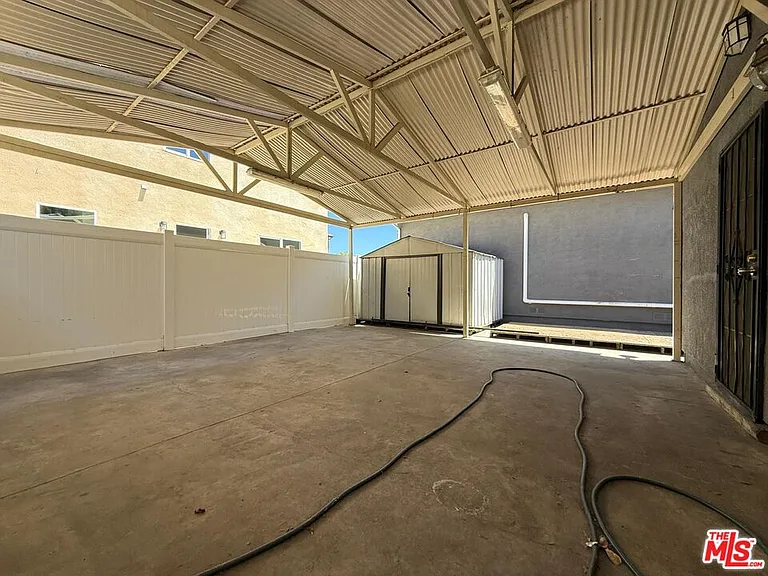 6742 Radford Ave — Photo 10
