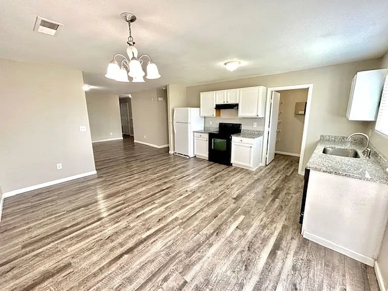 228 Dormont Dr NE — Photo 6
