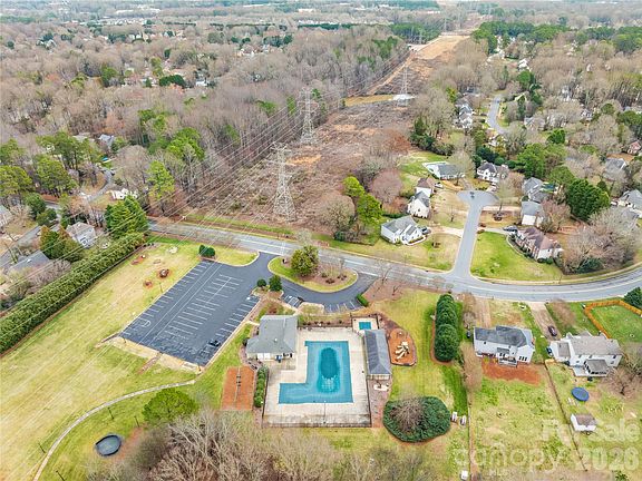 5th image of 0 Stratton Farm Rd