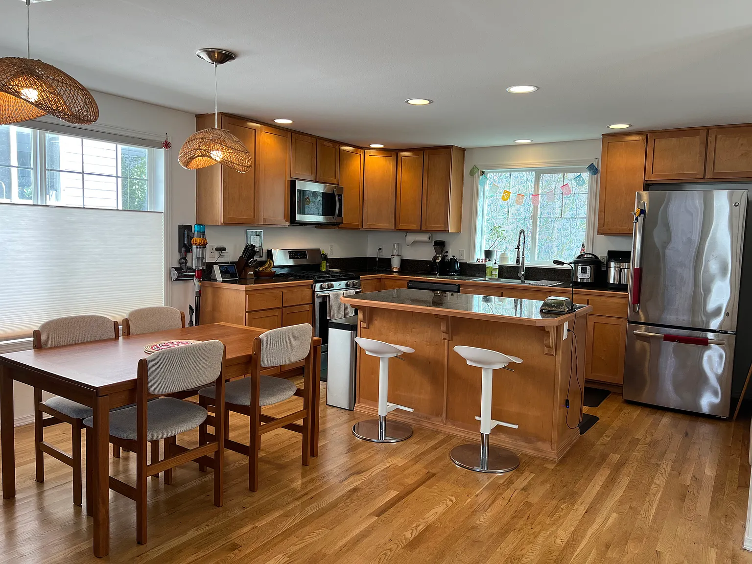 3 bed, 2.5 bath, 1390 sqft, $3,350 — Photo 2