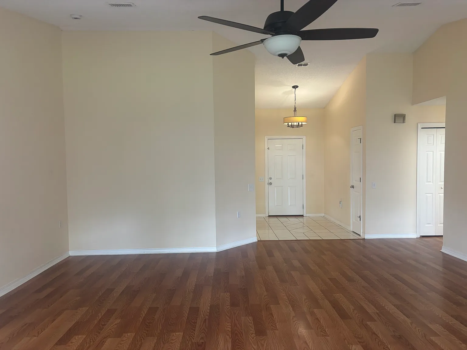 3 bed, 2196 sqft, $2,150 — Photo 3