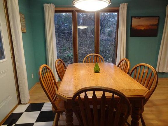 1st dining area.