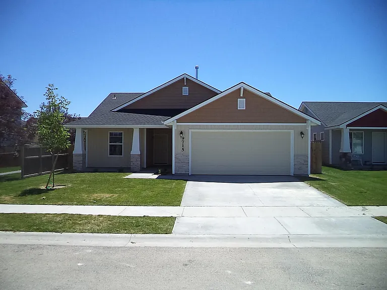 9715 Stonewood Dr — Photo 2