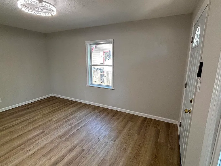 1703 N Valley Ave — Photo 62