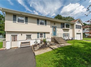 32 Gilmore Dr, Stony Pt, NY 10980