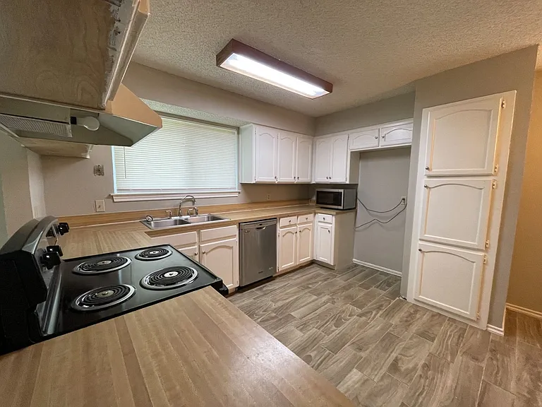 3718 French Wood Dr — Photo 4