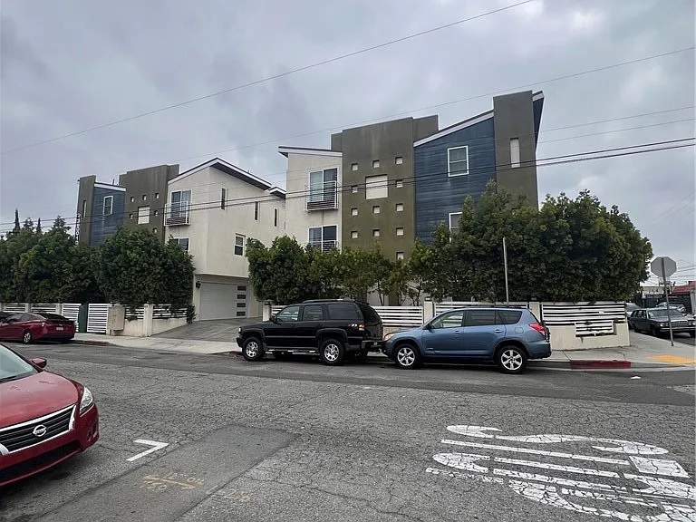13804 Cordary Ave — Photo 2
