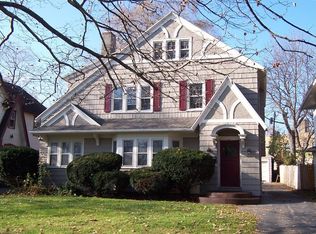 38 Oakdale Dr, Rochester, NY 14618