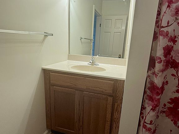 5th image of 107 Highland Ave