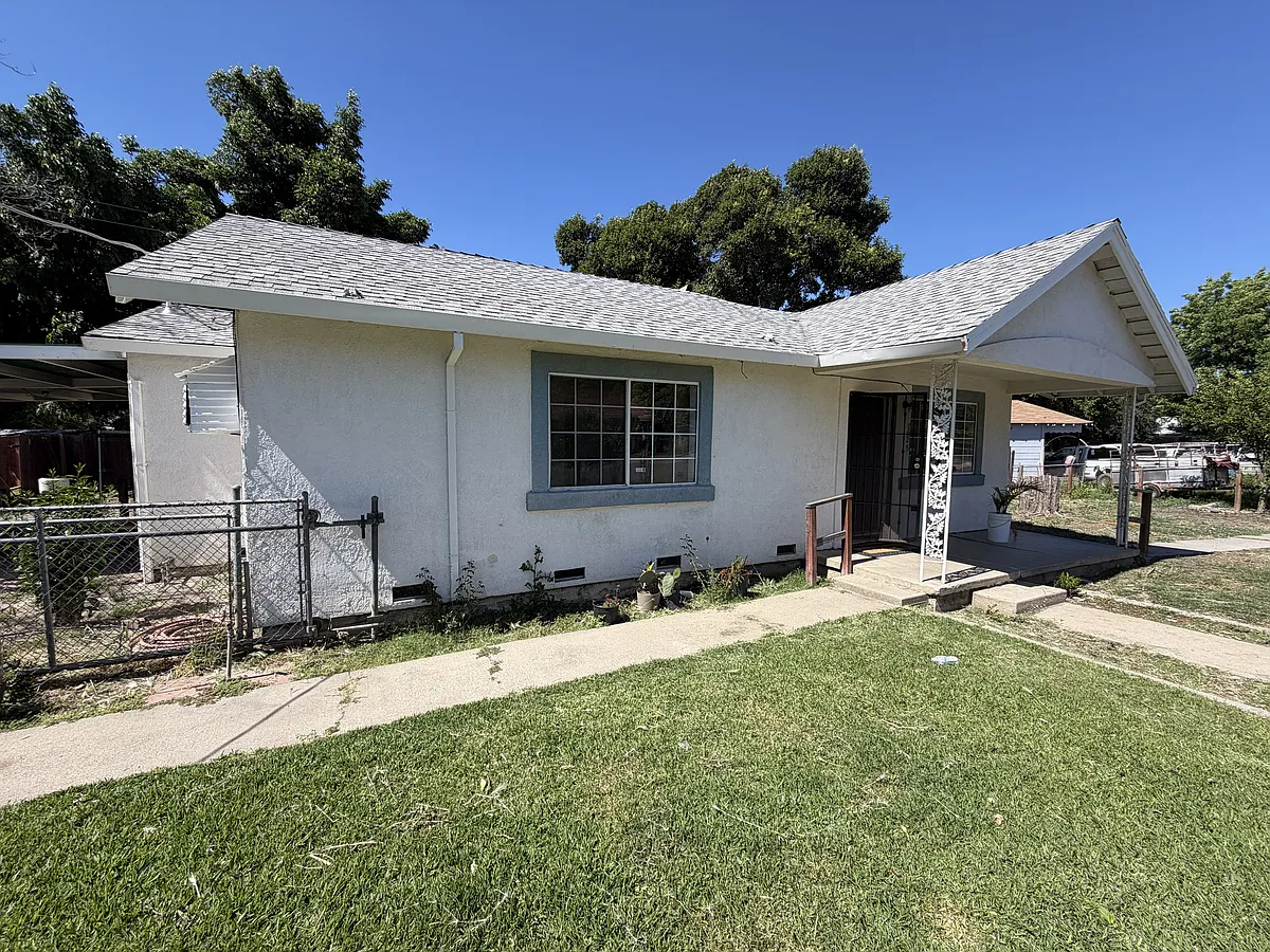 Building Photo - 2525 E Robindale Ave