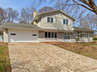 5950 Wisconsin Cir N, Minneapolis, MN 55428